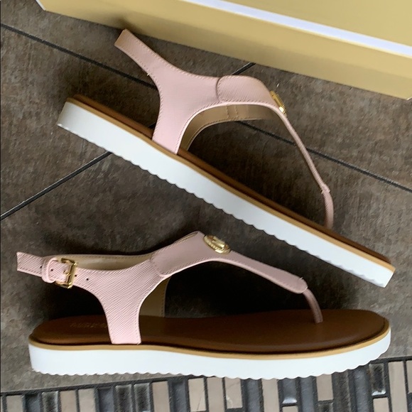 MICHAEL KORS JUDY THONG SAFFIANO POWDER BLUSH - Picture 14 of 16